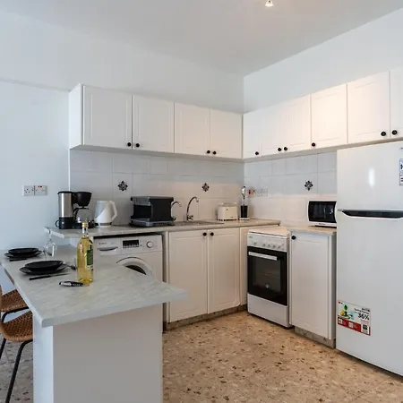 Blossom 1-Bedroom Apartment In Larnaca Exterior photo