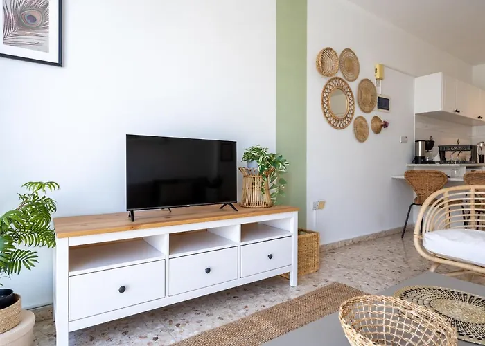 Blossom 1-Bedroom Apartment In Larnaca